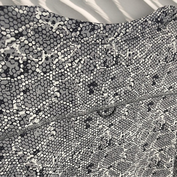 NEPALLO Men's Trophy Sun Protection Silver Black Print Long-Sleeve Tee Sz XL - Picture 5 of 13